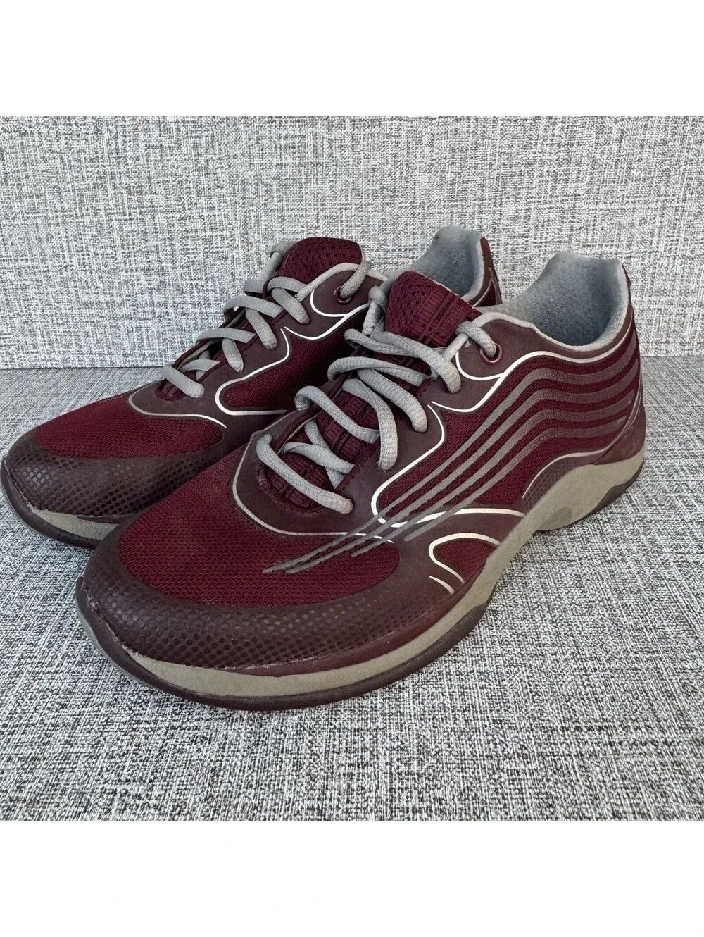 Dansko Shoes Womens Sz 39/8.5-9 US Red Samantha Running Sneakers Lace Up Low